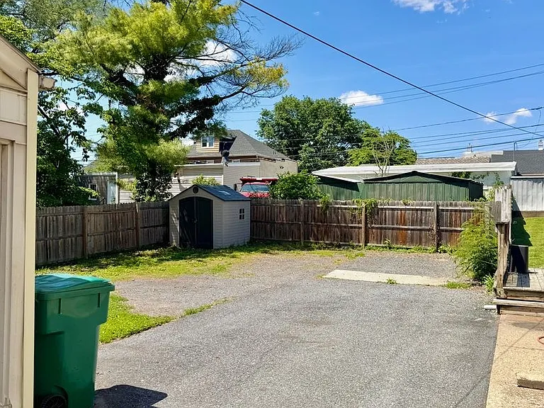 229 E Union Blvd — Photo 3