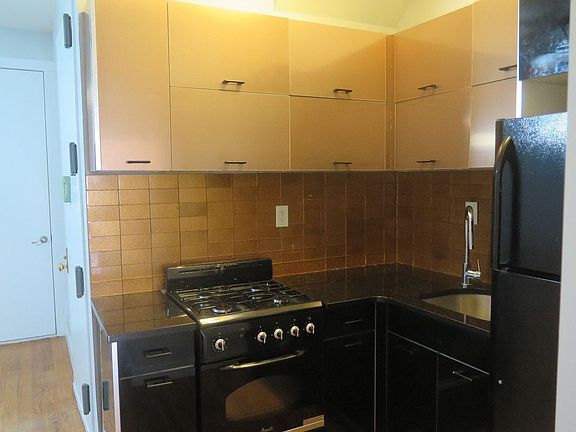 4th image of 217 Spencer St APT 2R