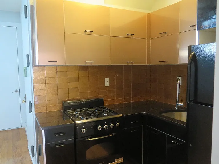 217 Spencer St #2R — Photo 4