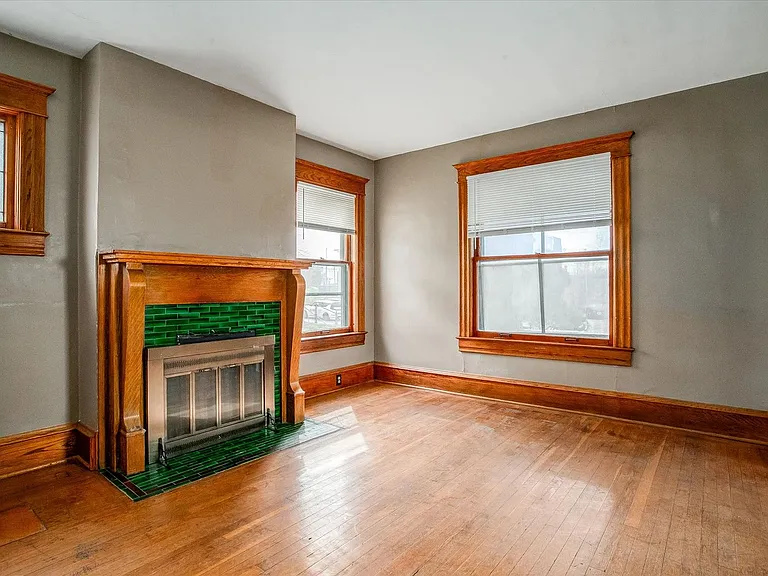 908 E 31st St — Photo 12