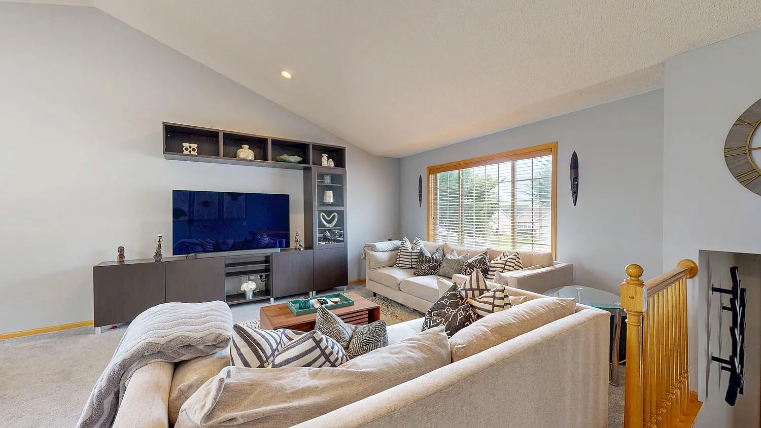 4 bed, 2.0 bath, 2552 sqft, $2,500 — Photo 3