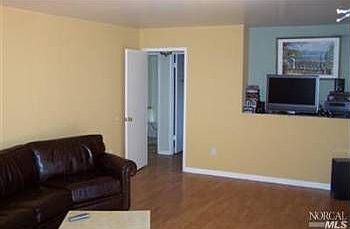 4th image of 1633 Caulfield Ln