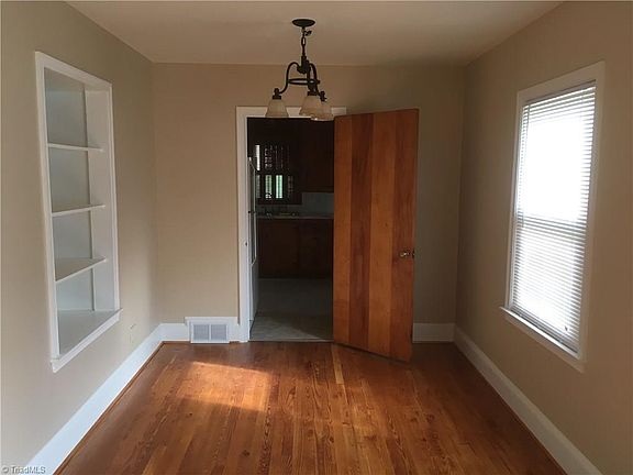 3rd image of 920 Long Dr