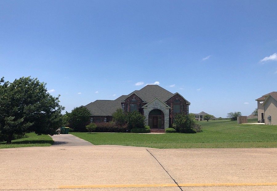 1st image of 2731 Lake View Dr
