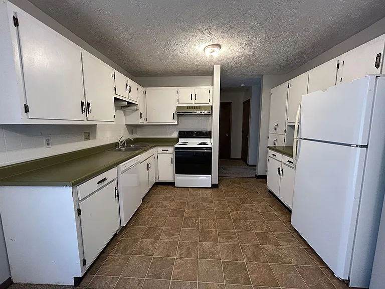 2423 Buttonwood Dr — Photo 7