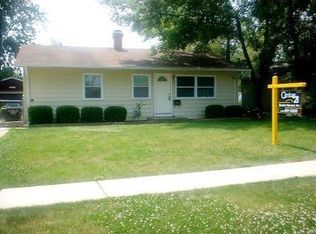 105 E Chestnut Dr, Streamwood, IL 60107