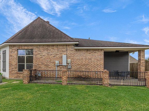 3rd image of 115 Woodbranch Ct
