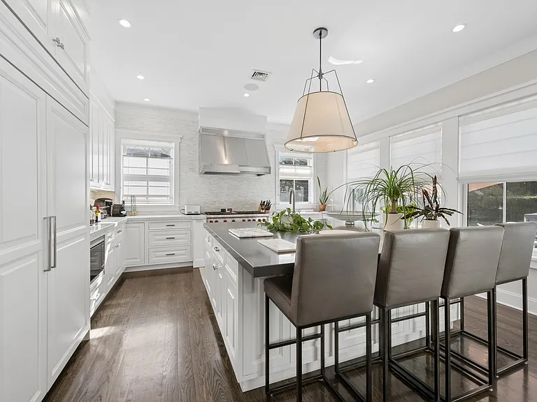 64 Birchwood Ln — Photo 4