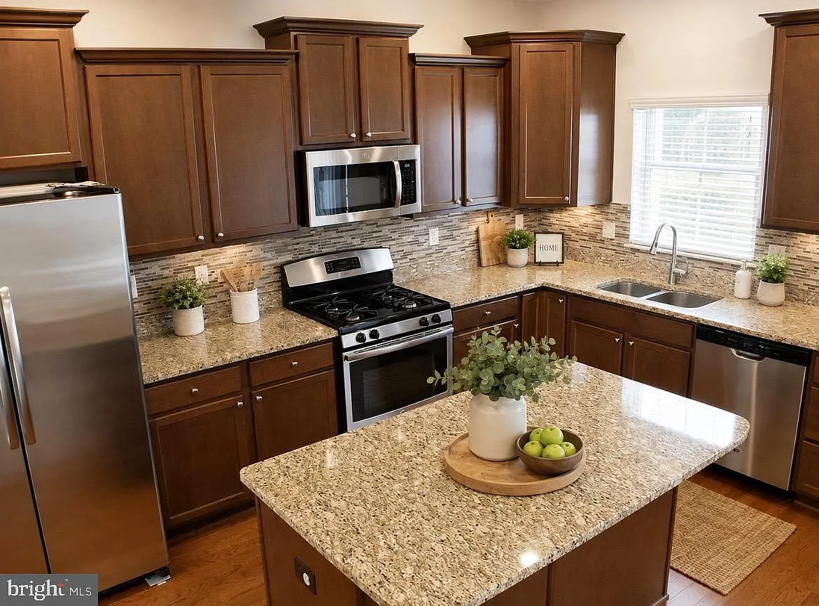4 bed, 3.5 bath, 2000 sqft, $3,500 — Photo 3