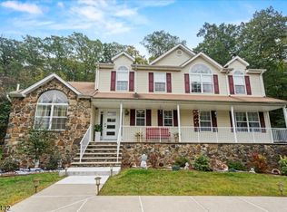 22 Cherbourg Dr, West Milford Twp., NJ 07480