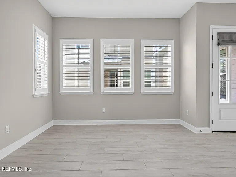 527 Marquesa Cir — Photo 7