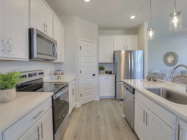 1104 Residences — Photo 13