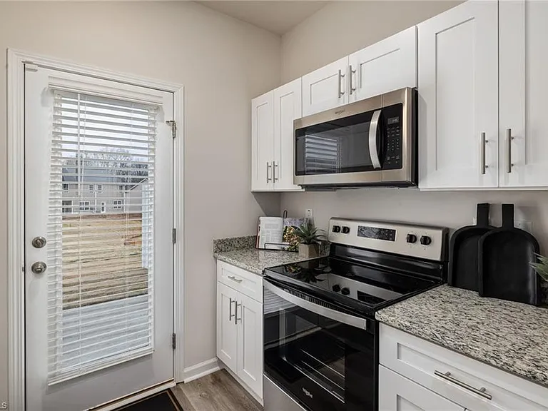 5634 Carrington Ct — Photo 5