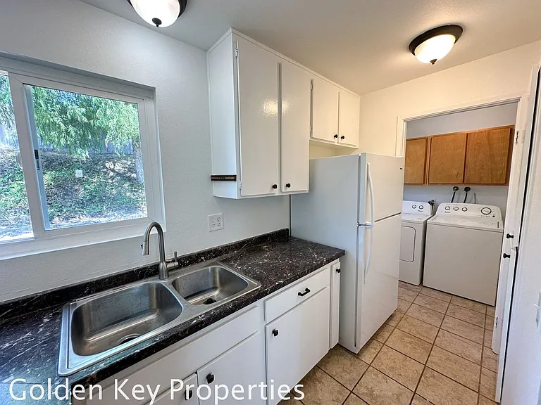 4718 Westridge Dr — Photo 8
