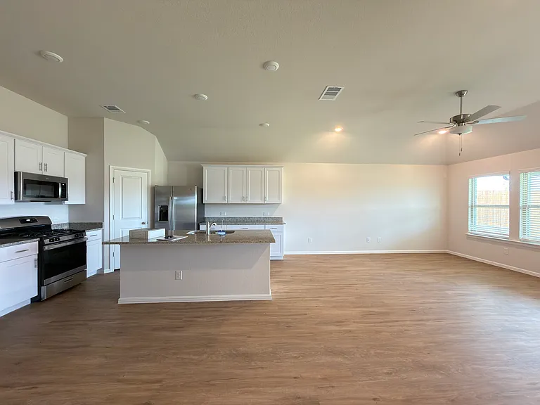 406 Kingsbury Ave — Photo 14