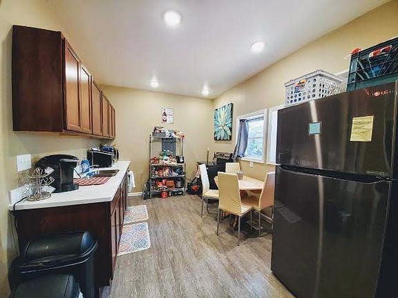 3rd image of 520 E 2nd St
