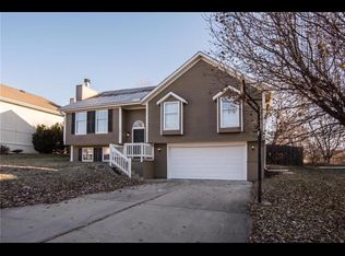1217 NE Buttonwood Ave, Lees Summit, MO 64086