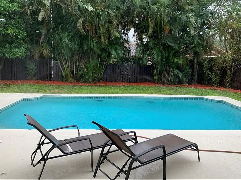 1070 SW 18th St — Photo 20