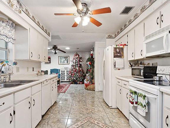 4th image of 1024 Bradford Dr
