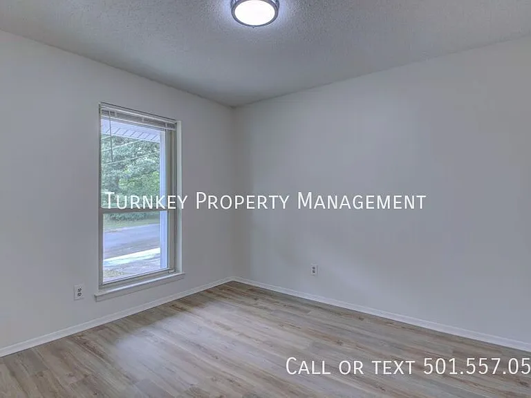 1910 Fair Oaks Dr — Photo 6