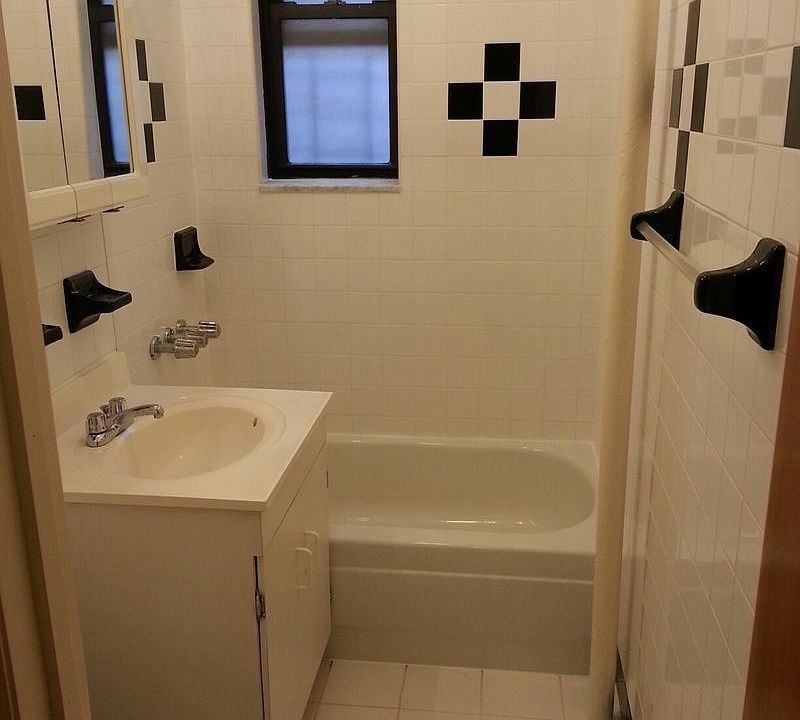 2nd image of 1576 E 19th St APT 4