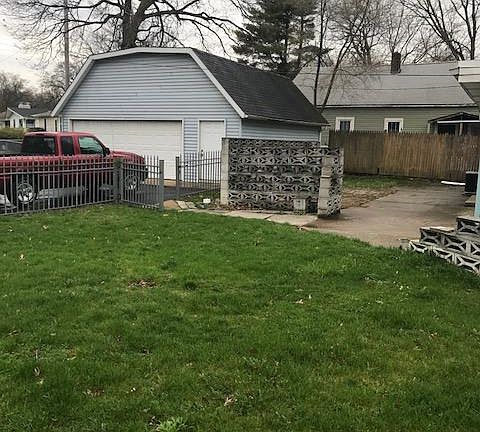 2nd image of 2035 Fairview Ave