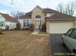 348 Garrison Cir, Port Barrington, IL 60010