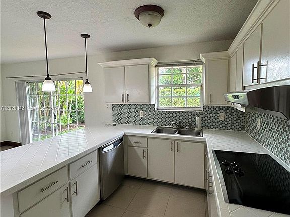 3rd image of 10120 SW 127th Ave