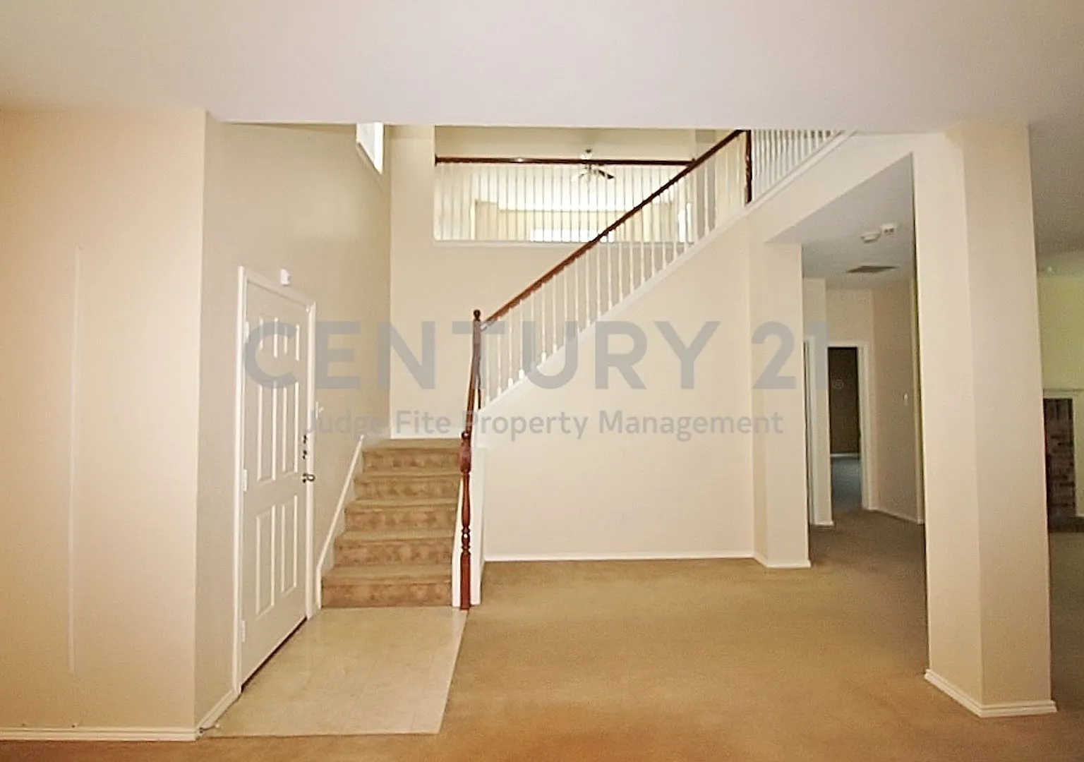 Wonderful 2-Story 4/2.5/2 in Duncanville ISD For Rent! — Photo 2