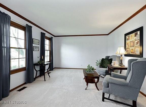 2nd image of 7 Cortland Cir