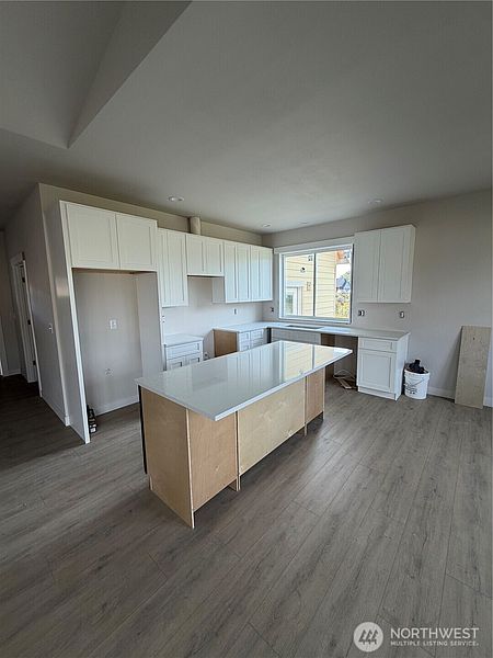 5th image of 809 E 6th Street