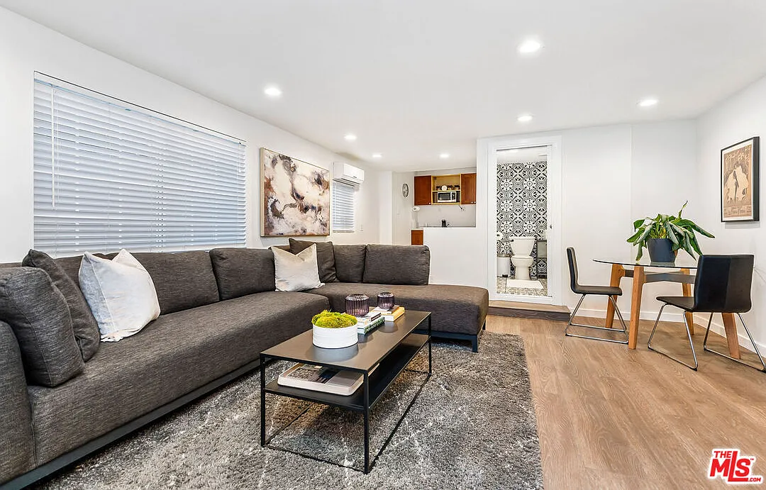1 bed, 1.5 bath, 800 sqft, $3,200 — Photo 3