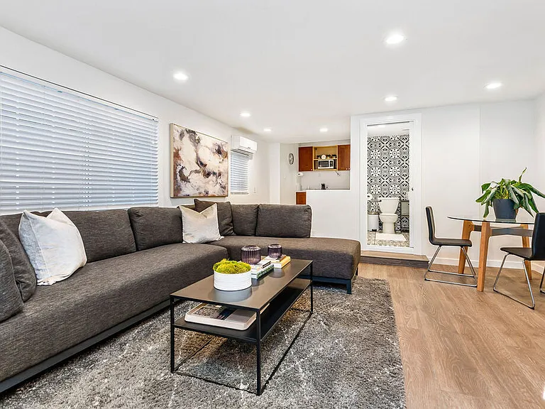 717 Huntley Dr — Photo 3