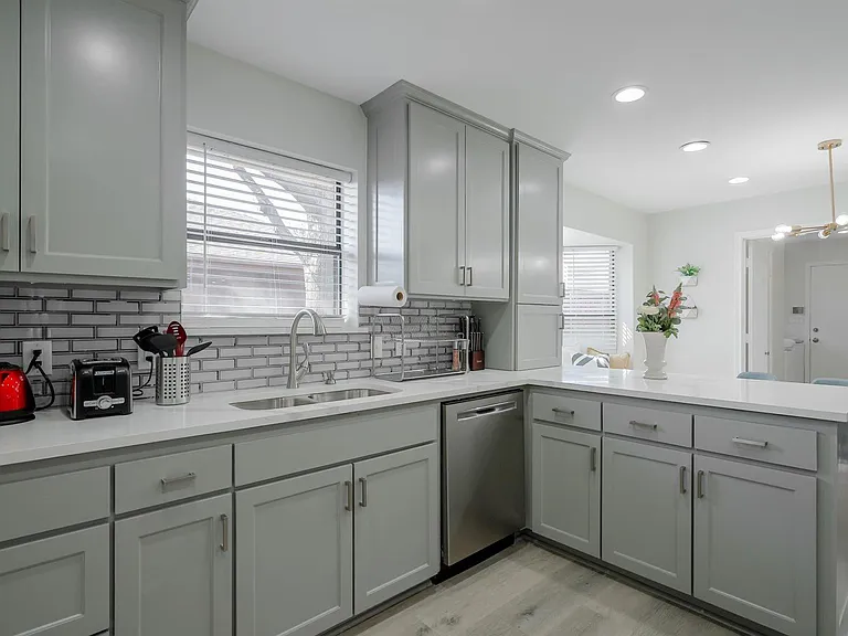 1613 E Spring Valley Rd — Photo 15