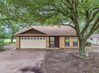 31 Patio Dr, Hilltop Lakes, TX 77871