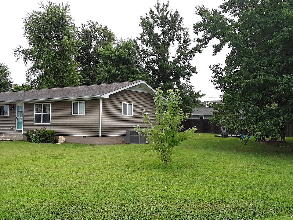 1st image of 1600 Goodhard Dr