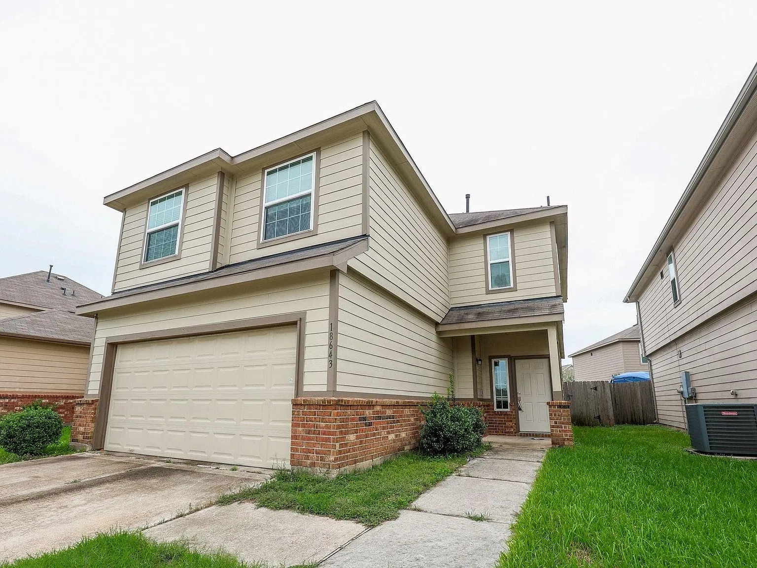 4 bed, 2.5 bath, 1999 sqft, $2,100 — Photo 2
