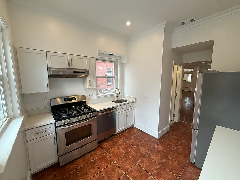 1318 Girard St NW — Photo 13