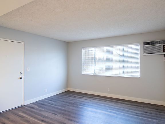 4th image of 402 S Bonnie Brae St APT 4
