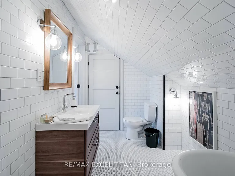 80 Willcocks St — Photo 19