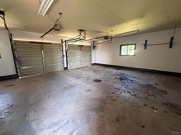 4th image of 9881 Meadow Ln