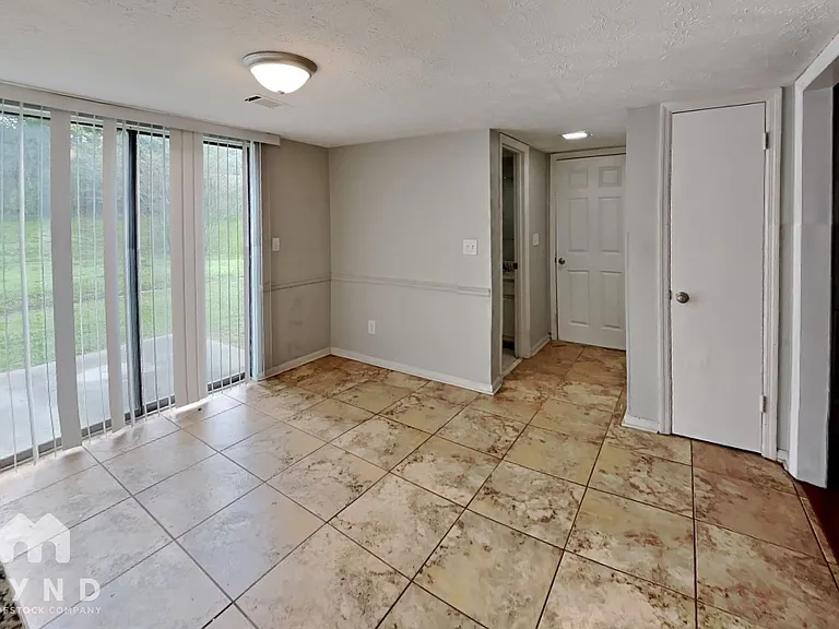785 Edenton Ct — Photo 6
