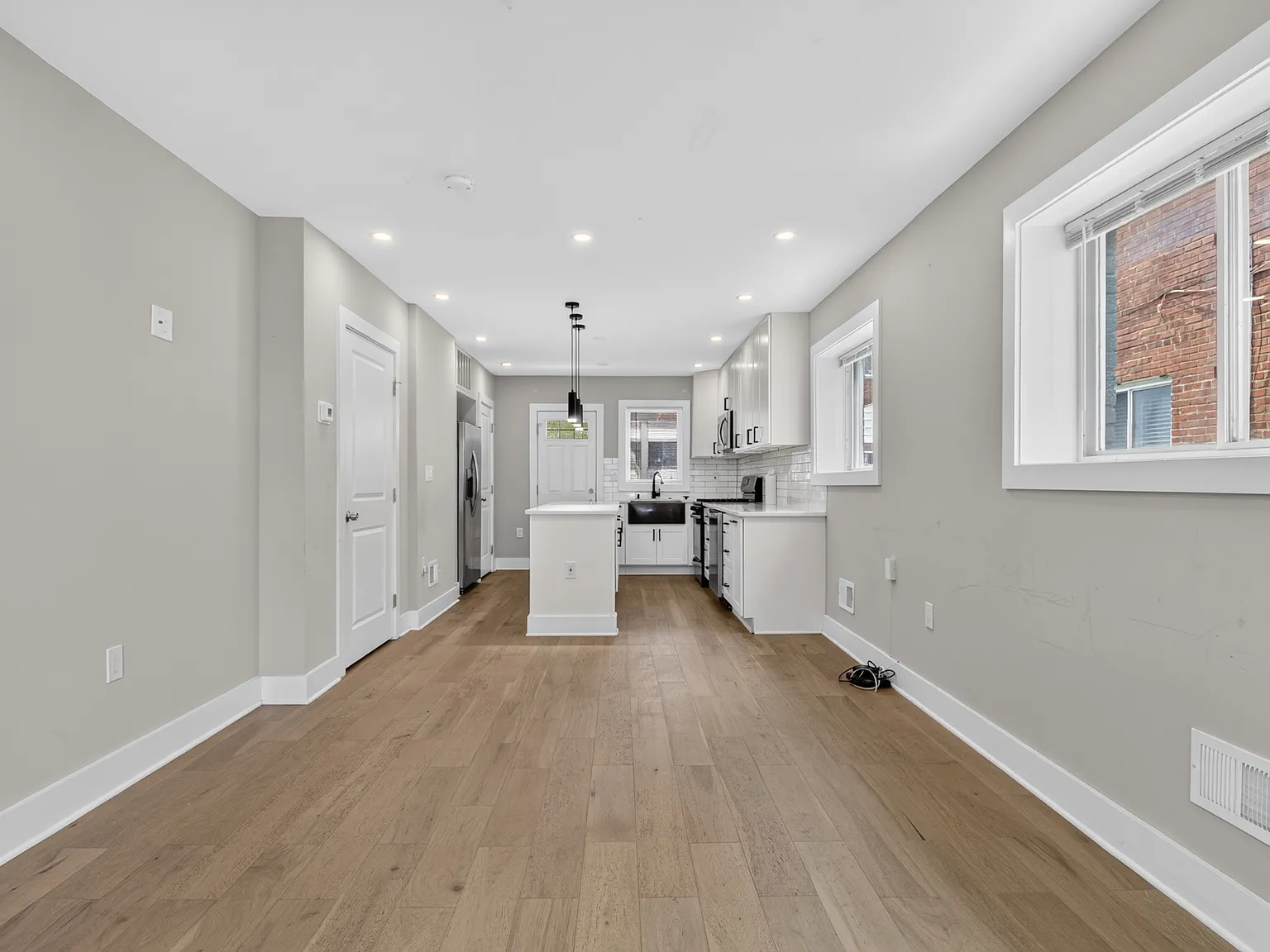 3 bed, 3.5 bath, 1504 sqft, $3,495 — Photo 3