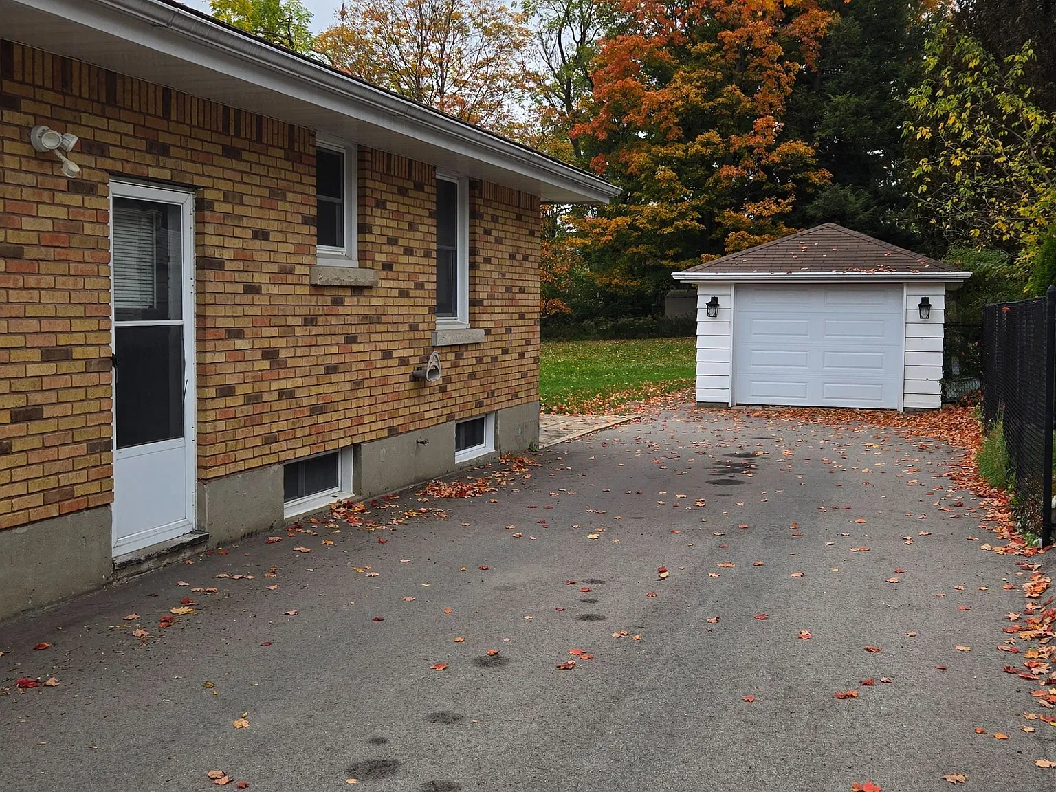4 bed, $2,500 — Photo 2