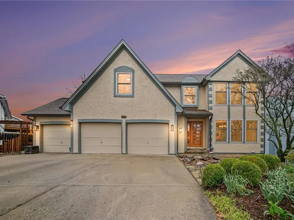 5700 NW Flint Ridge Ct, Kansas City, MO 64151