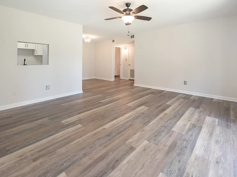 2100 W Beach Dr #R102 — Photo 2