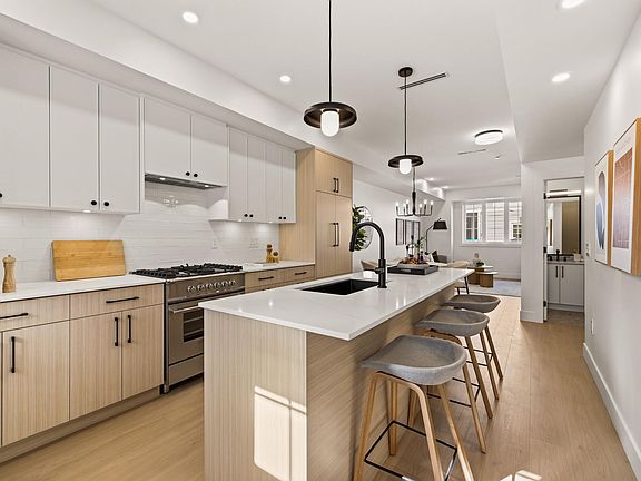 4th image of 2808 Saint George St #3