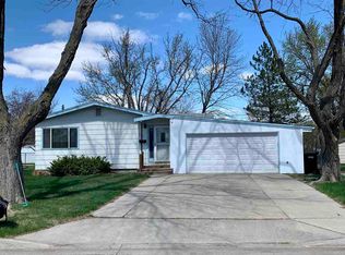 308 Murphy Ln, Yankton, SD 57078