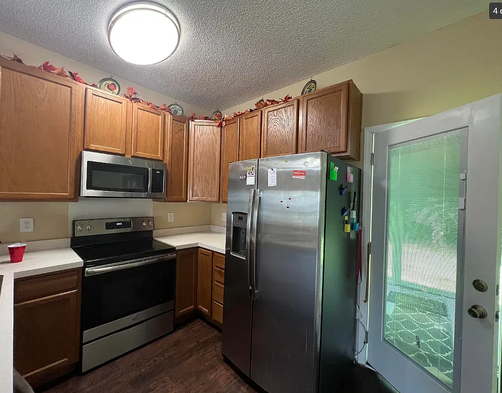 3 bed, 2.5 bath, 1591 sqft, $2,100 — Photo 4