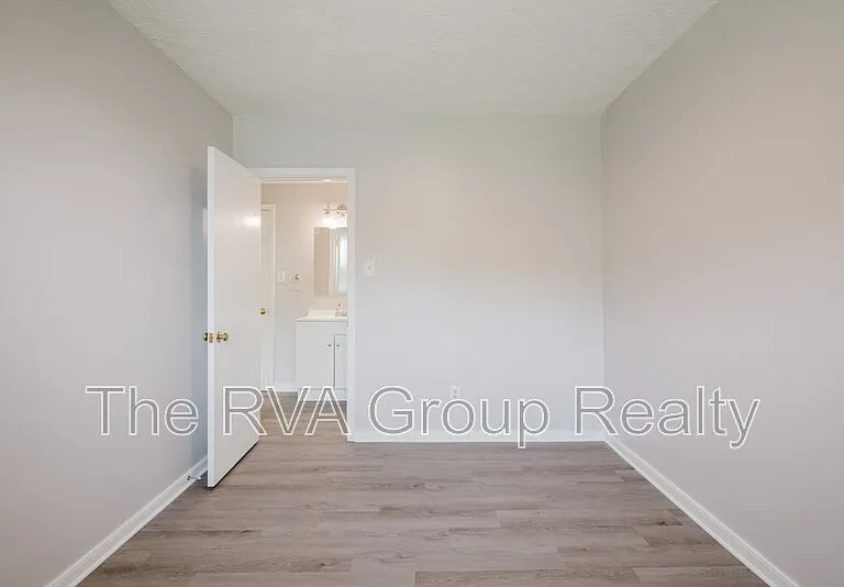 3807 Woodlawn St #8 — Photo 21